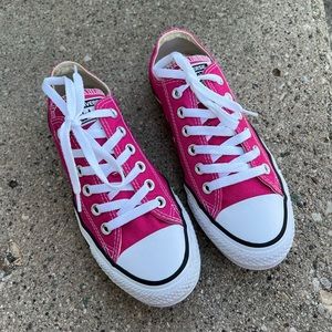 Pink converse low top